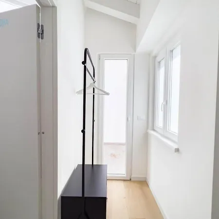 Slataper 19 Tirabora Short Rent *