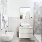 Slataper 19 Tirabora Short Rent