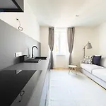 Slataper 19 Tirabora Short Rent, Con Parcheggio Privato Apartment *