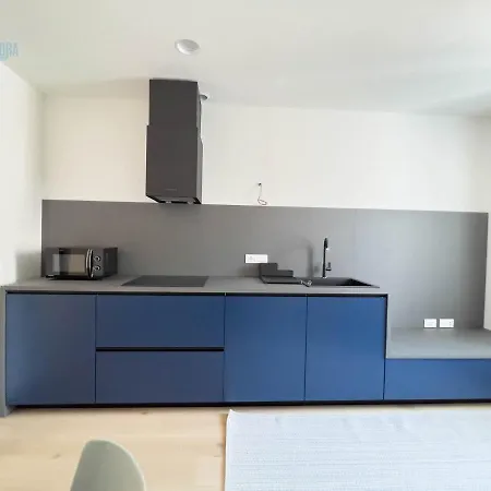 Slataper 19 Tirabora Short Rent, Con Parcheggio Privato * Триест