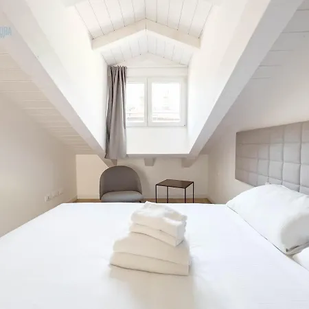 Slataper 19 Tirabora Short Rent, Con Parcheggio Privato Триест